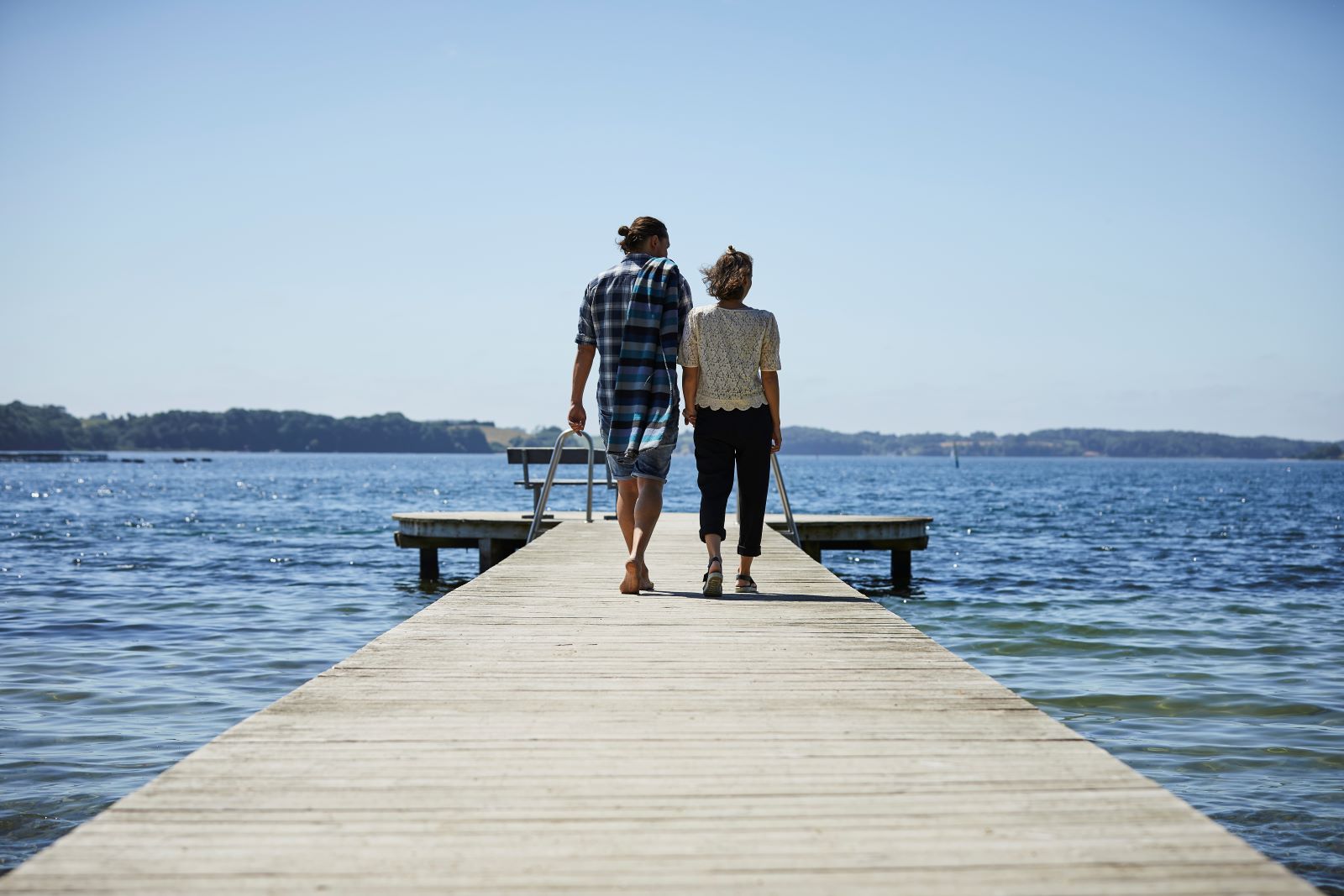 Mennesker på badebro i Skærbæk