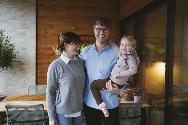 Familien Skriver på altanen